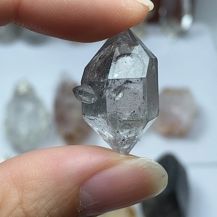 颈饰未镶嵌水晶共生