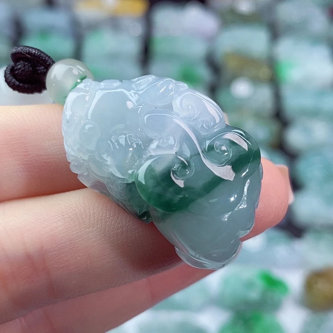 颈饰未镶嵌翡翠天然