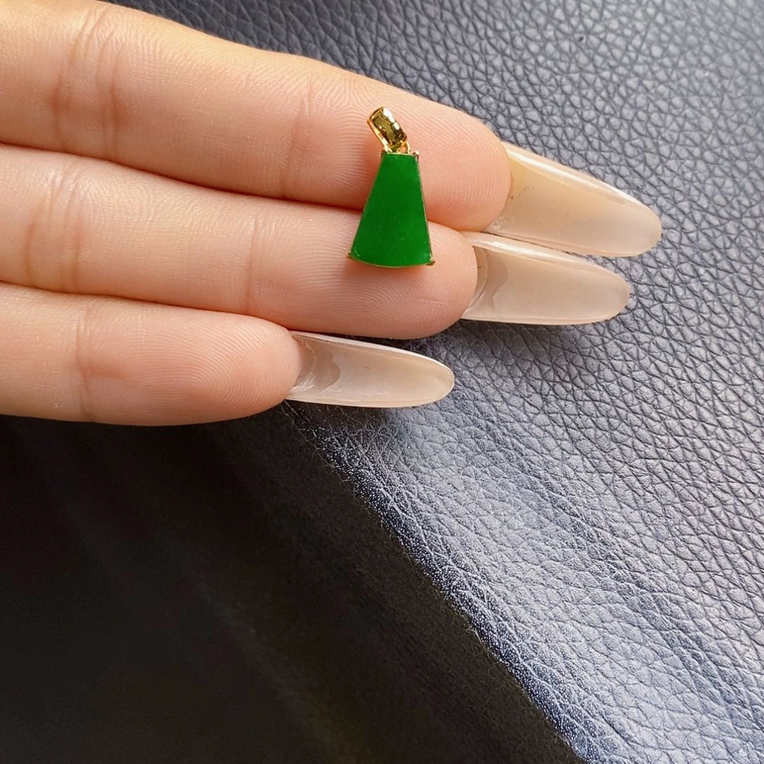 翡翠18K金镶嵌颈饰翡翠