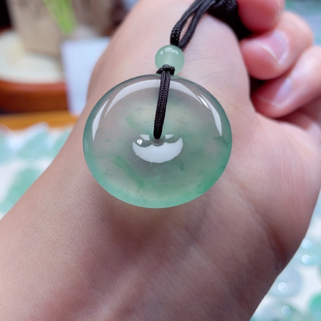 翡翠颈饰未镶嵌扣子