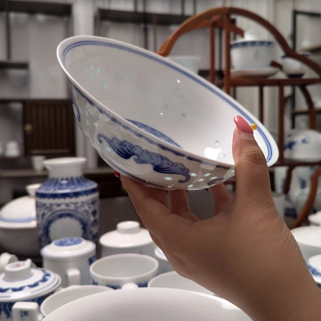 陶瓷五福7寸面碗两只装有内绘