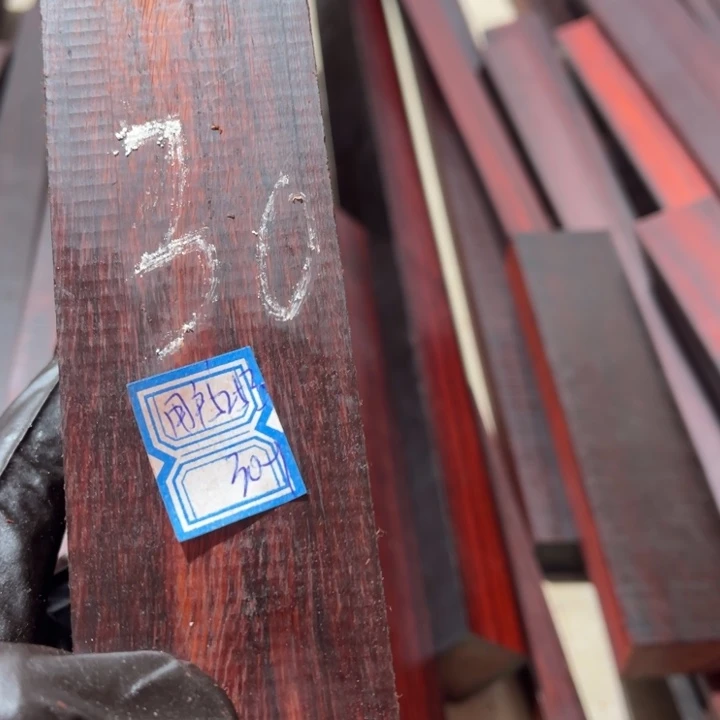 紫檀木类端景台用****了