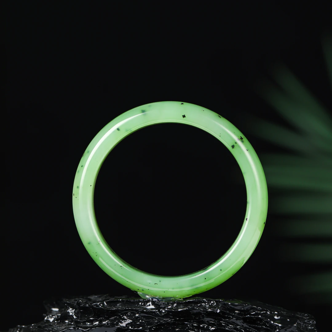 【精选】条宽9-11mm乌兰乌德碧玉手镯HNZ11195