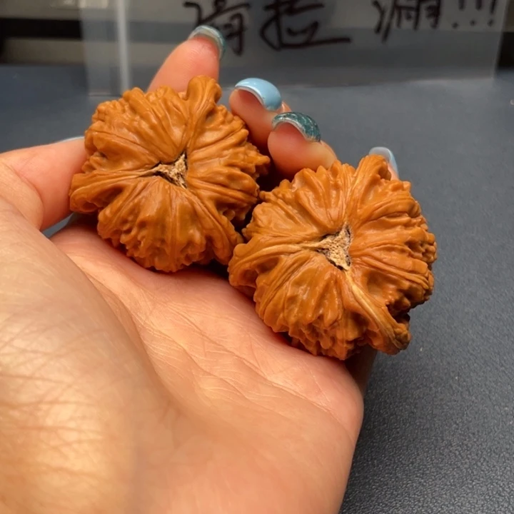 小***鳅文玩核桃吊坠白狮子
