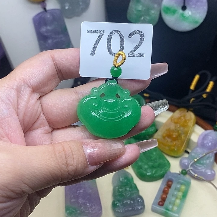 翡翠未镶嵌吊坠(赠链)