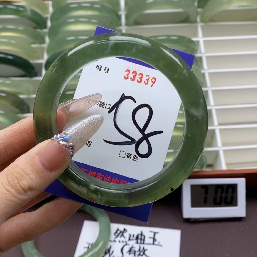 蛇纹石玉手镯未镶嵌