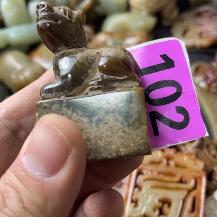 和田玉颈饰未镶嵌来****e