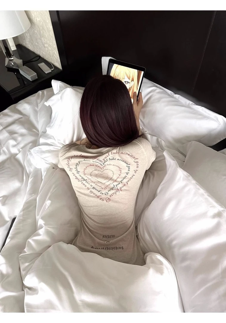 2025字母圆领印花爱心短袖T恤收腰夏季新款修身上衣设计棒球服