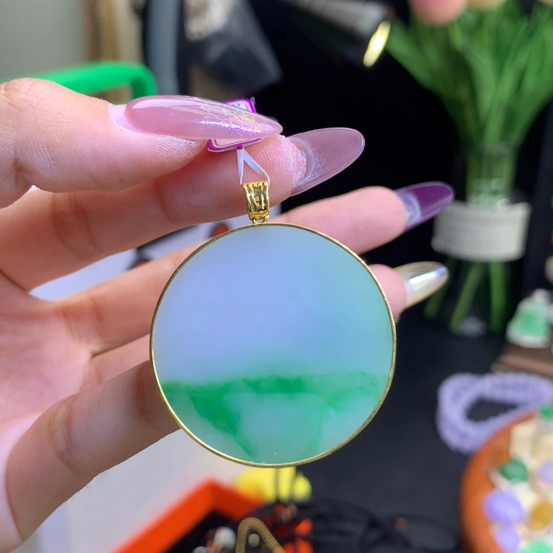 颈饰18K金镶嵌翡翠