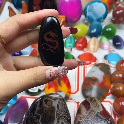 玛瑙/玉髓颈饰未镶嵌