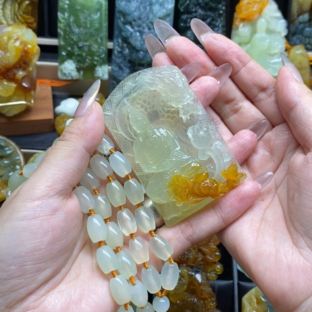 蛇纹石玉颈饰未镶嵌M****珠