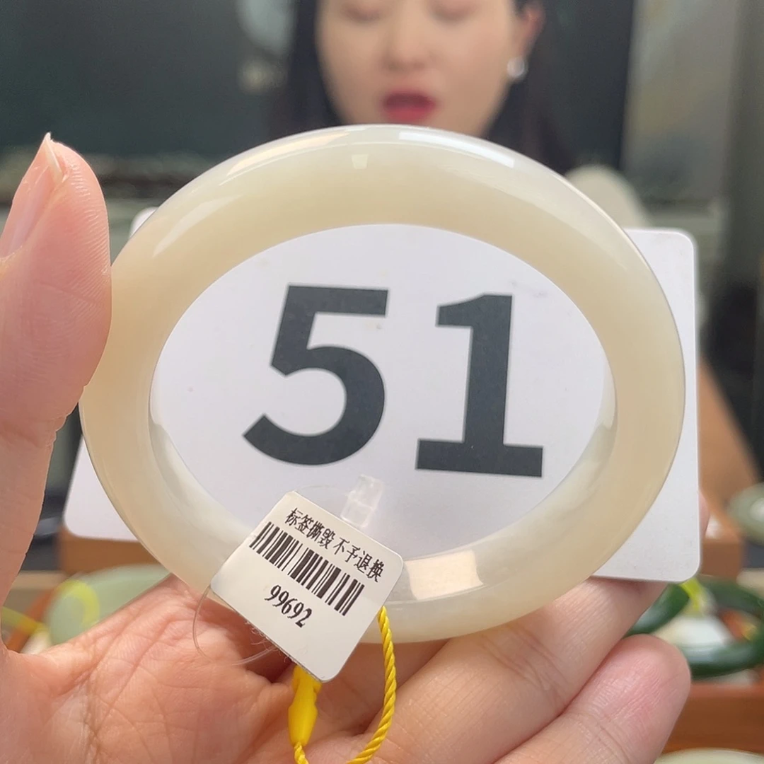 和田玉手镯未镶嵌  微瑕