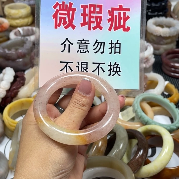 二***姐石英质玉手镯未镶嵌