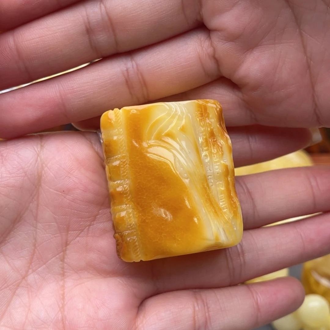 裸石琥珀未镶嵌蜜蜡雕刻书梦