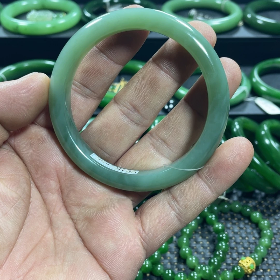 和田玉（碧玉）未镶嵌手镯