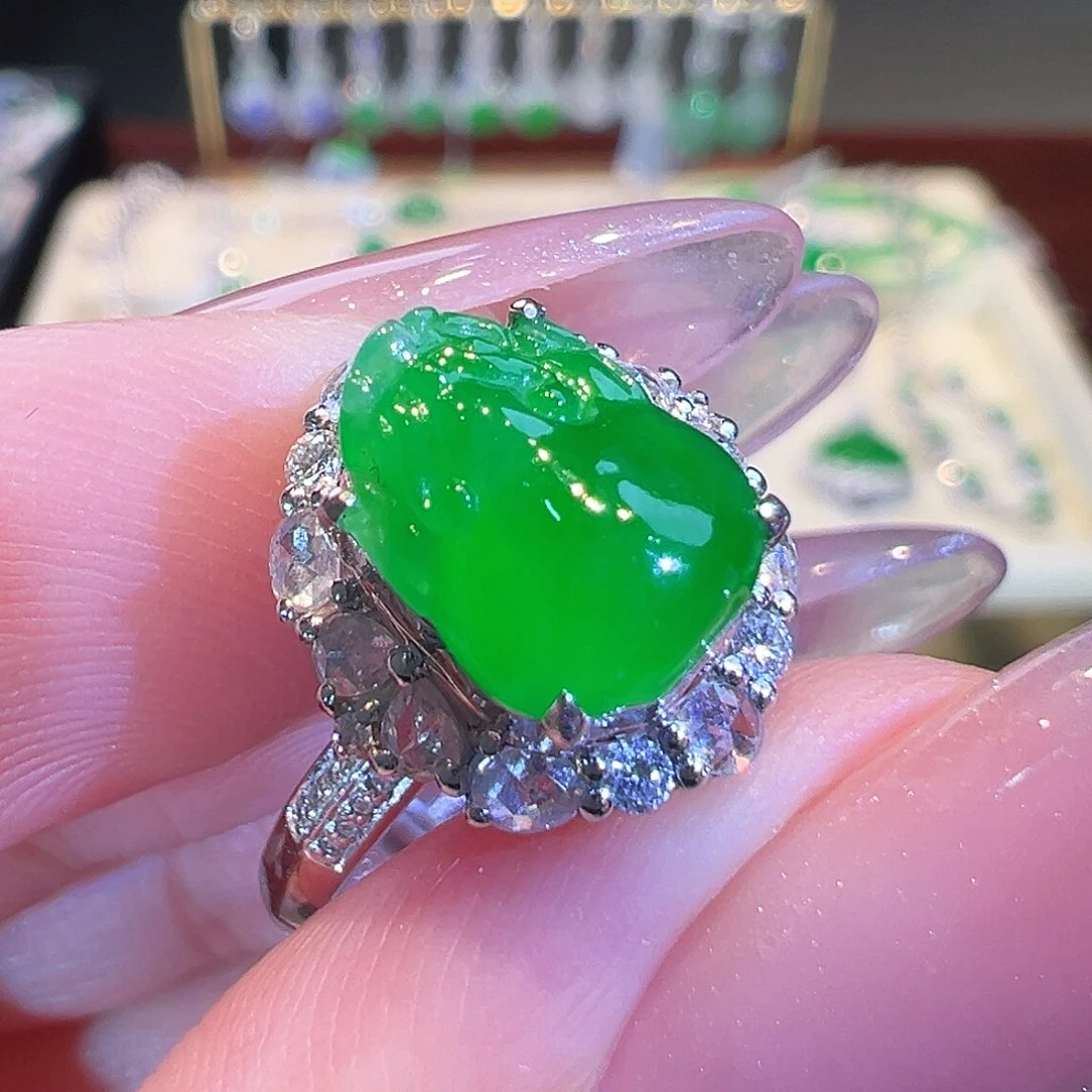 翡翠戒指18K金镶嵌翡翠