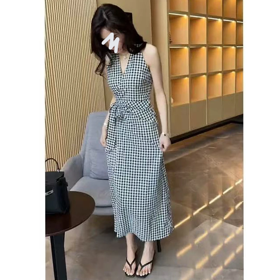 法式气质格纹收腰挂脖连衣裙女2025夏季新款修身显瘦开叉无袖长裙