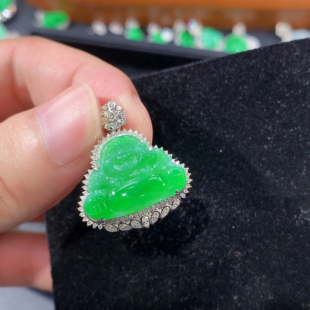 翡翠18K金镶嵌颈饰