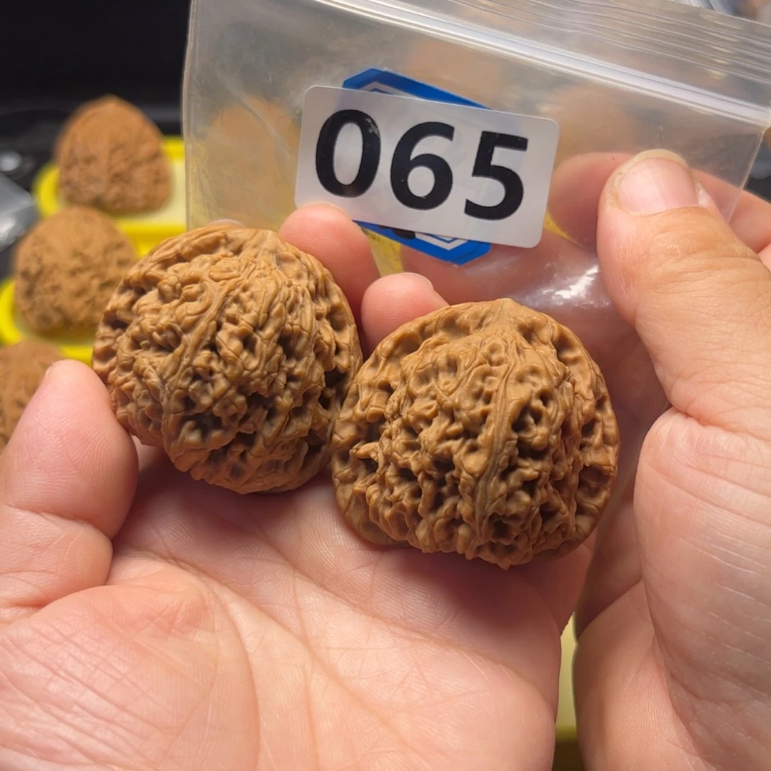 文玩核桃吊坠南疆4.2