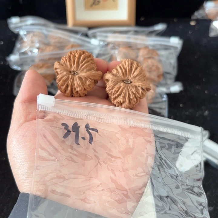 文玩核桃吊坠老****肌南将