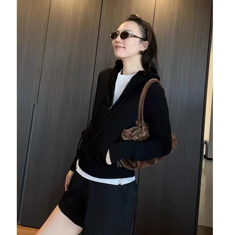 精纺美利奴羊毛单纱舒适合身半开襟连帽针织卫衣