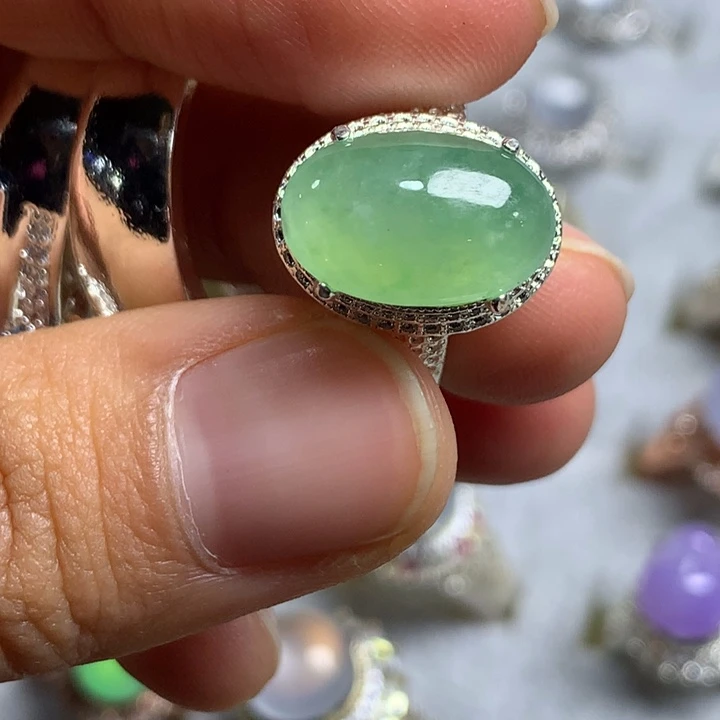 翡翠未镶嵌戒指铜托，卖裸石，需要二次镶嵌