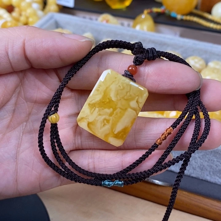 琥珀裸石未镶嵌无事牌