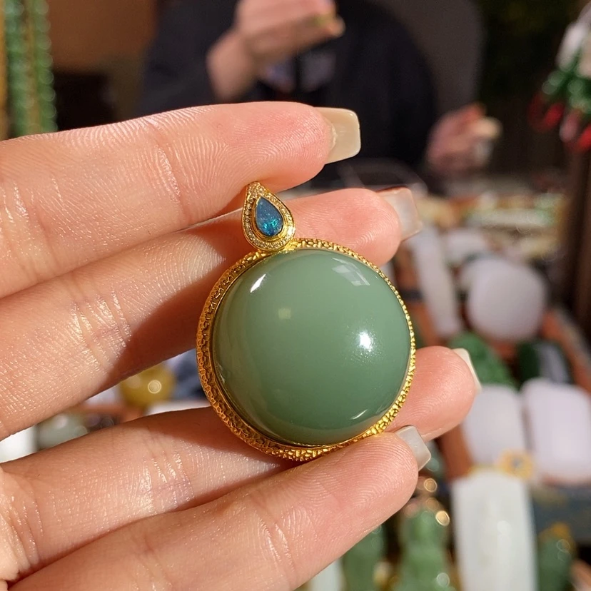 【闪购商品】吊坠(赠链)18K金镶嵌和田玉