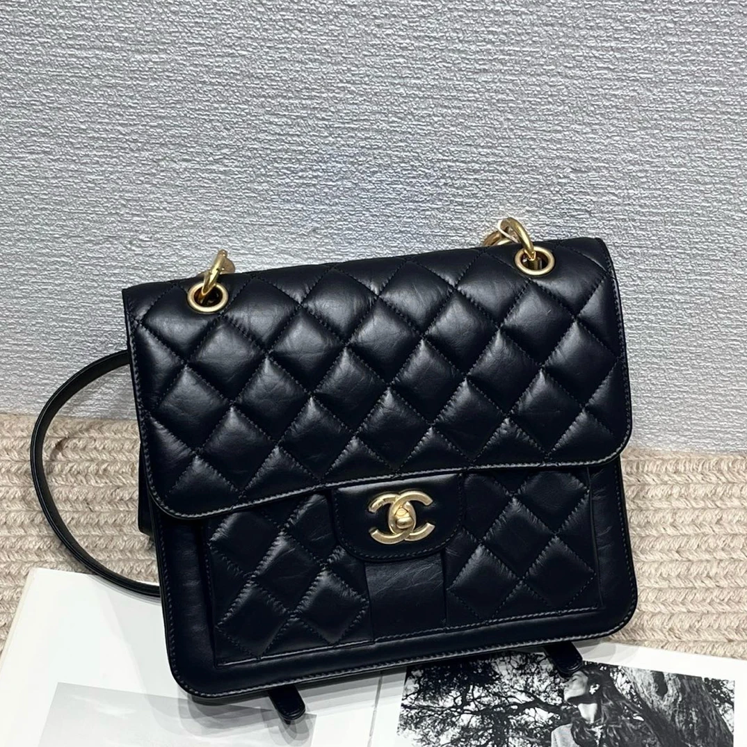 未使用 Chanel/香奈儿 23S黑金牛皮邮差双肩包