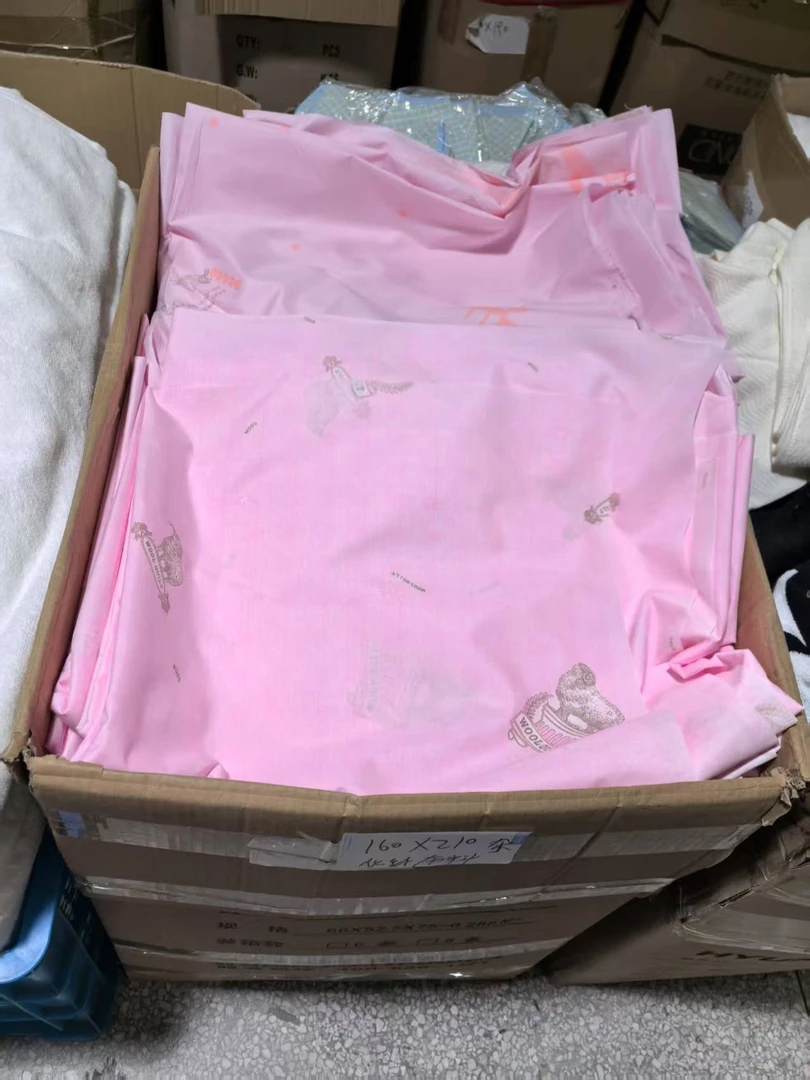 《厚广家》3楼160×210浅粉色系化纤高密织布料 发4张 不挑色浅粉