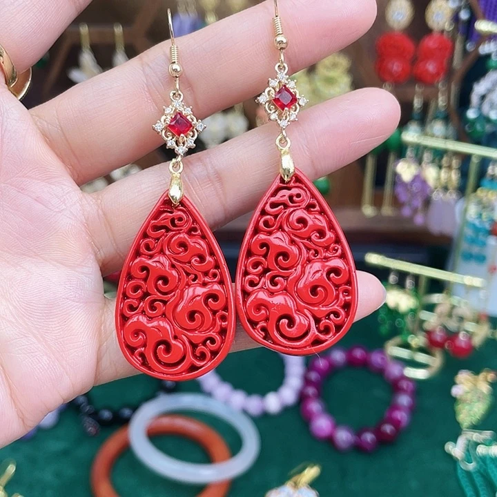 石英质玉合金耳钉