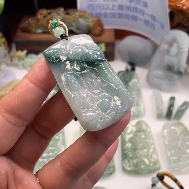 颈饰未镶嵌翡翠玉