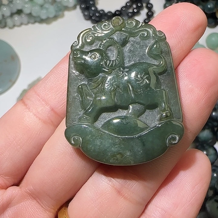 翡翠未镶嵌颈饰翡翠