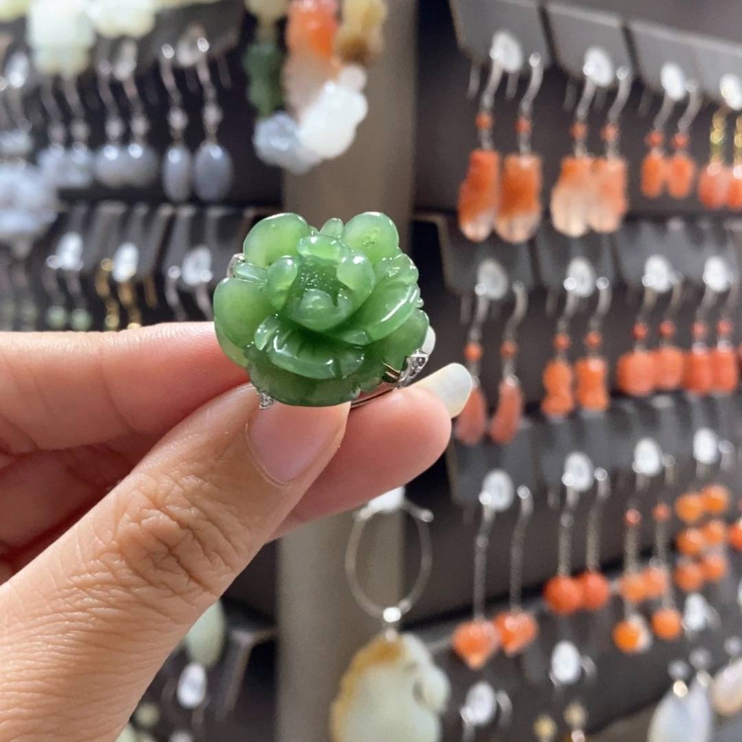 D***7和田玉银S925镶嵌耳饰