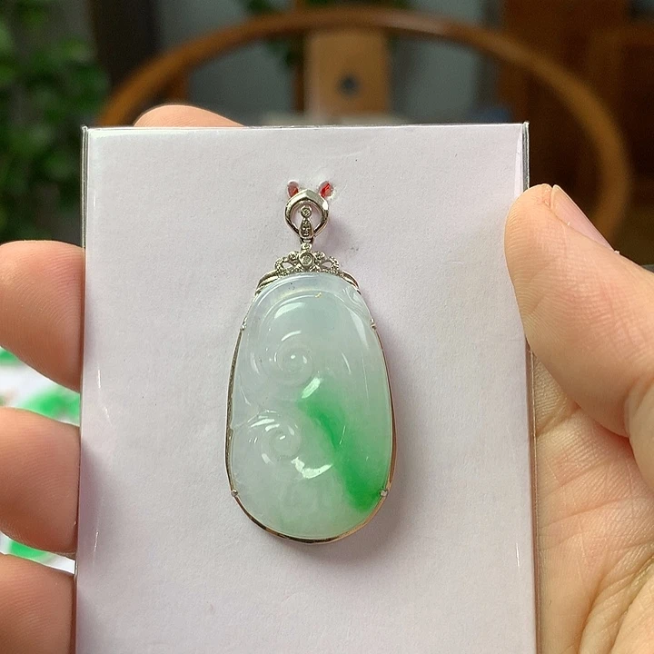 翡翠18K金镶嵌颈饰翡翠首饰