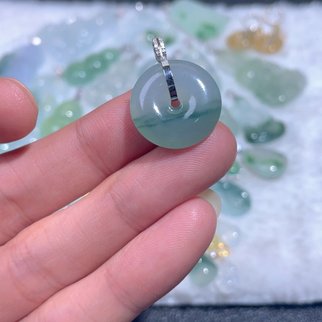 翡翠18K金镶嵌颈饰翡翠