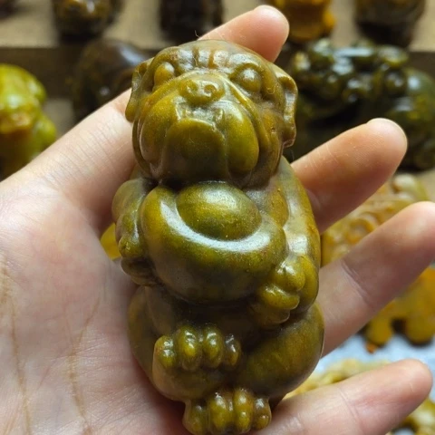 未镶嵌蛇纹石玉颈饰64