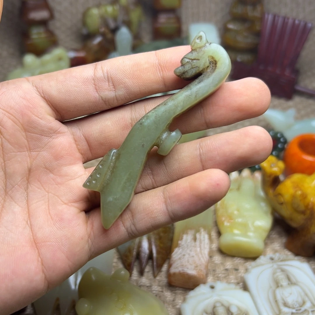 未镶嵌蛇纹石玉颈饰