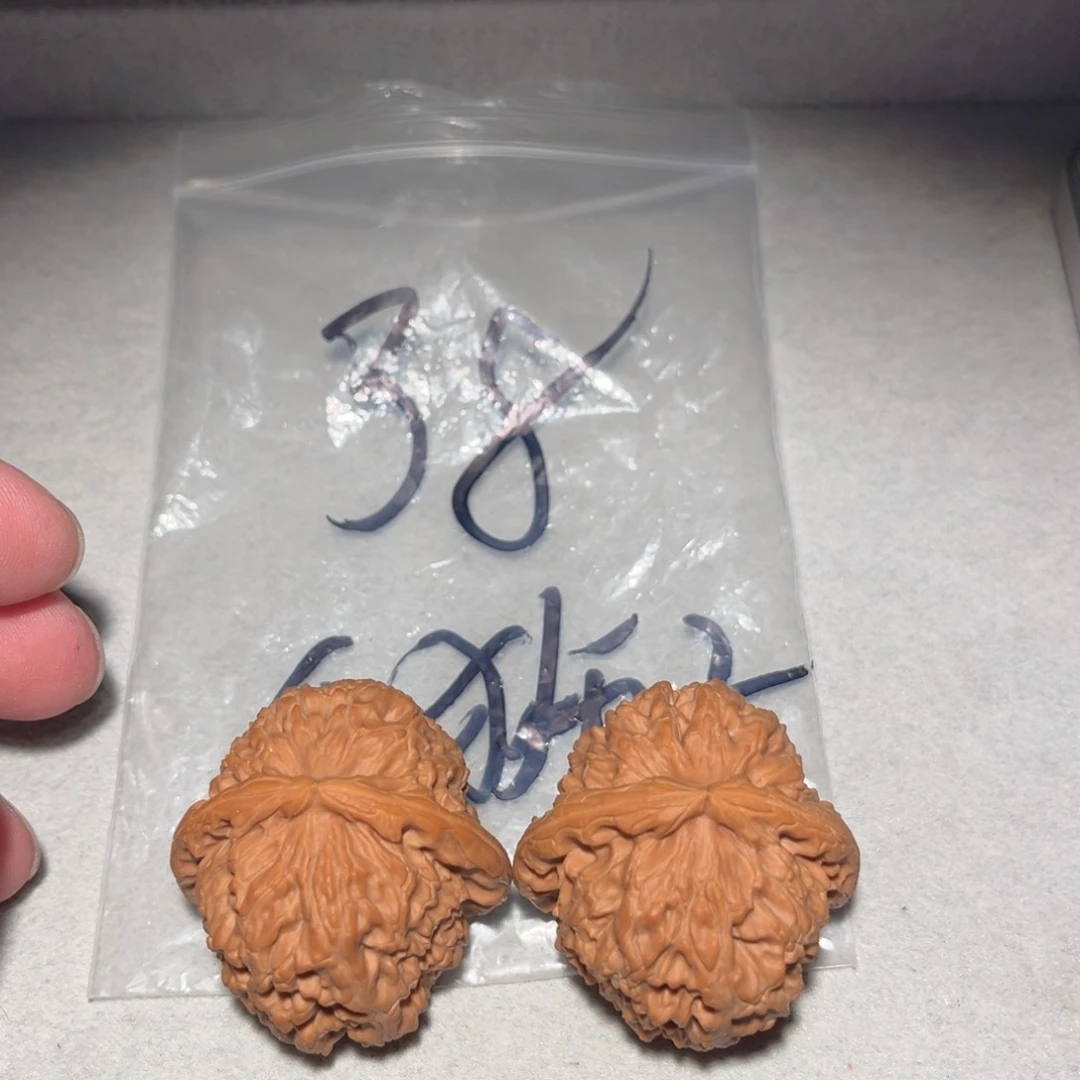 文玩核桃把件38白狮子有修