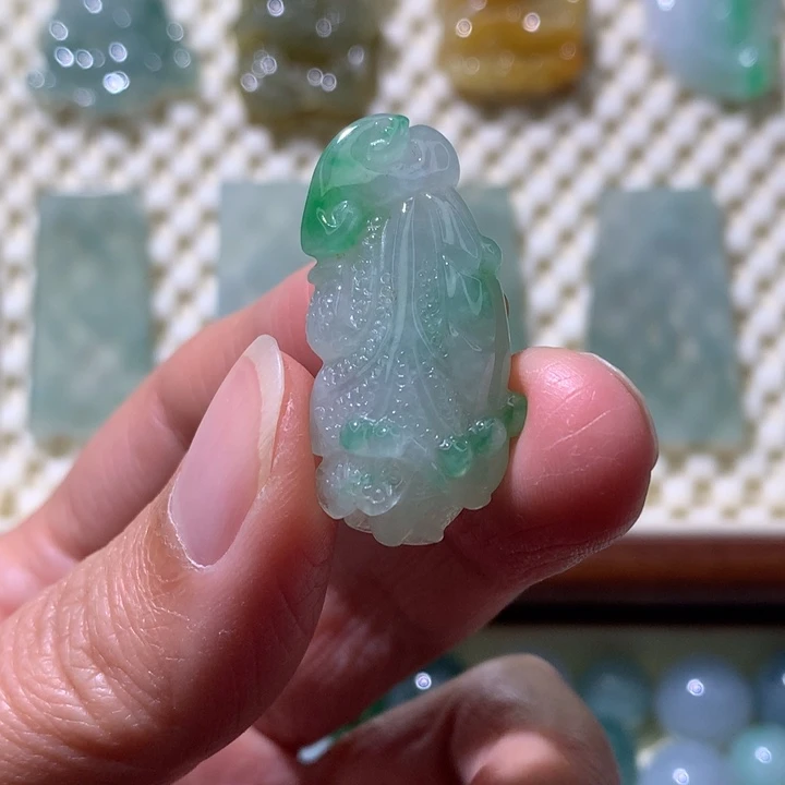 翡翠未镶嵌颈饰白菜