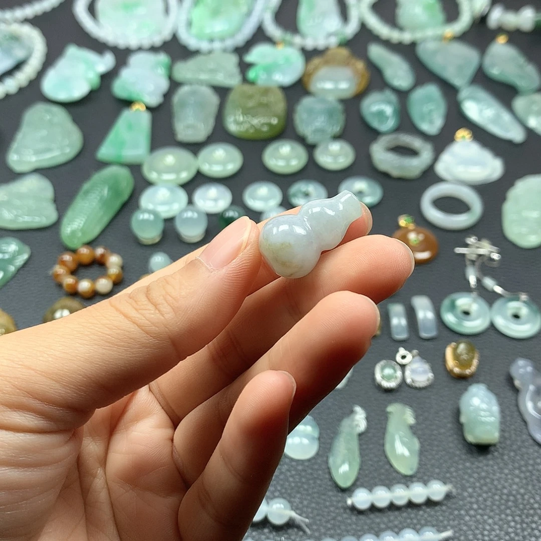 r***y翡翠未镶嵌颈饰葫芦