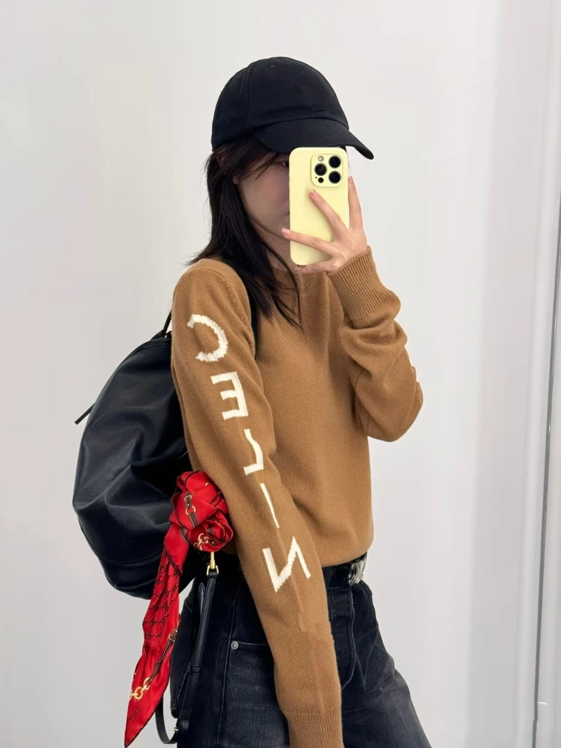 【CC】C家新款袖子字母打底衫