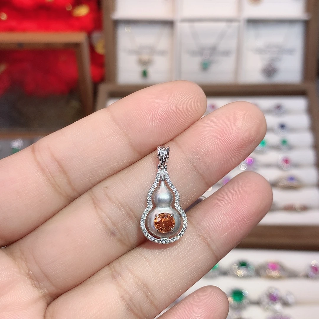 吊坠石榴石（芬达石）18K金镶嵌0.55ct/七天无理由