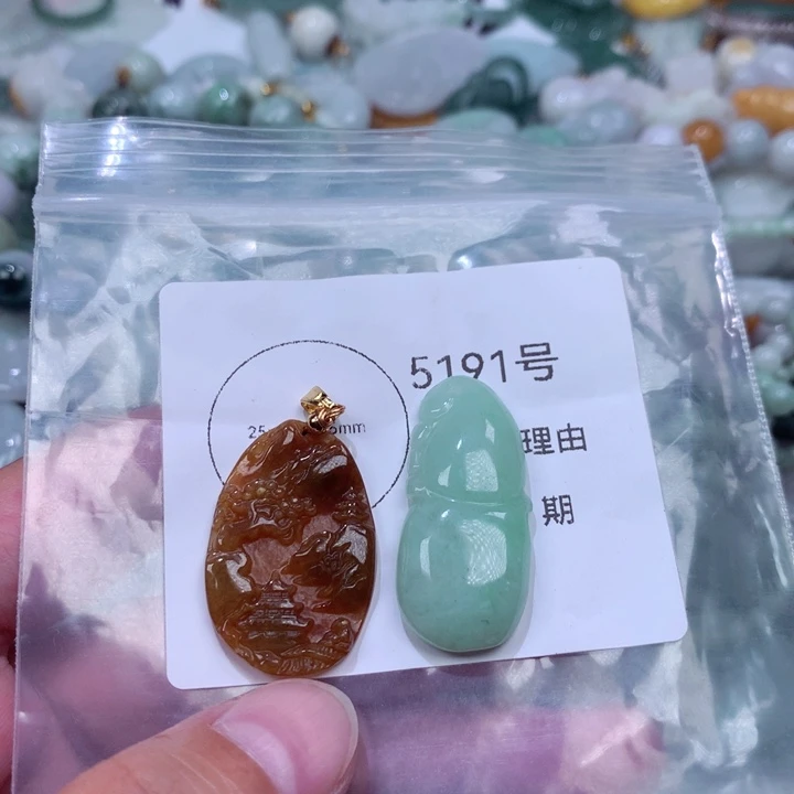 翡翠未镶嵌颈饰挂件