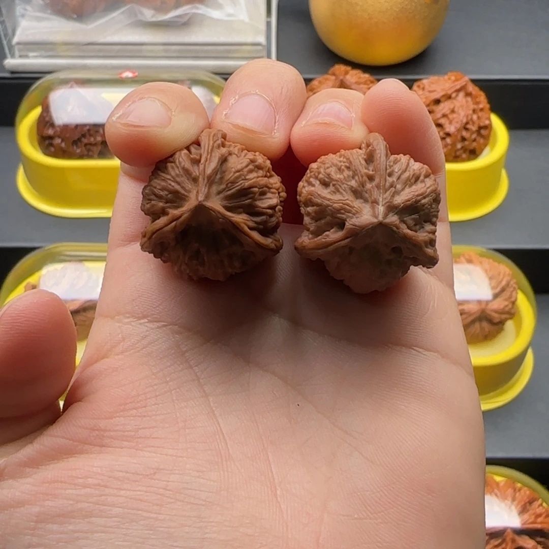 文玩核桃把件崔凯公子帽三棱 全品 25尺寸