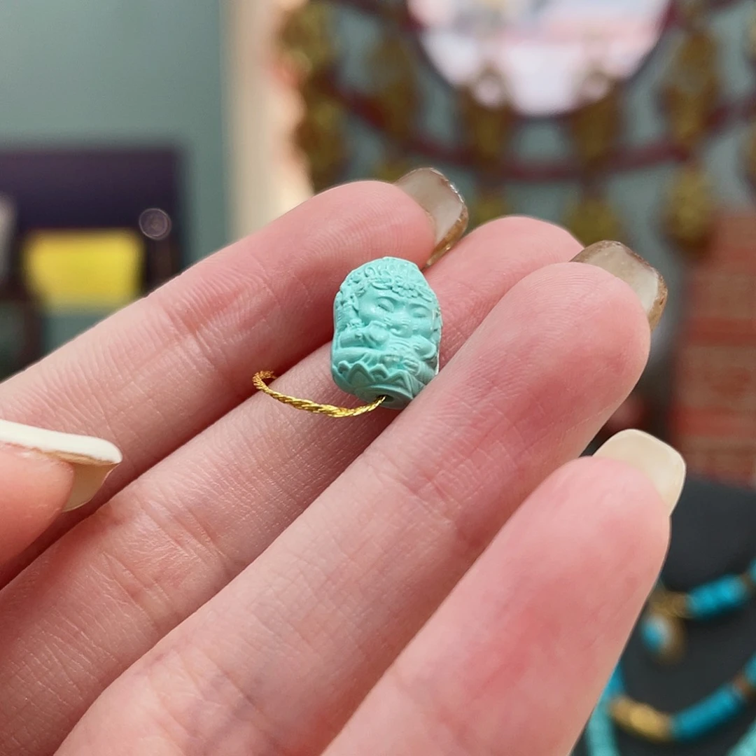 绿松石颈饰未镶嵌