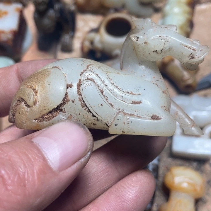 秋***莲和田玉（糖玉）未镶嵌颈饰
