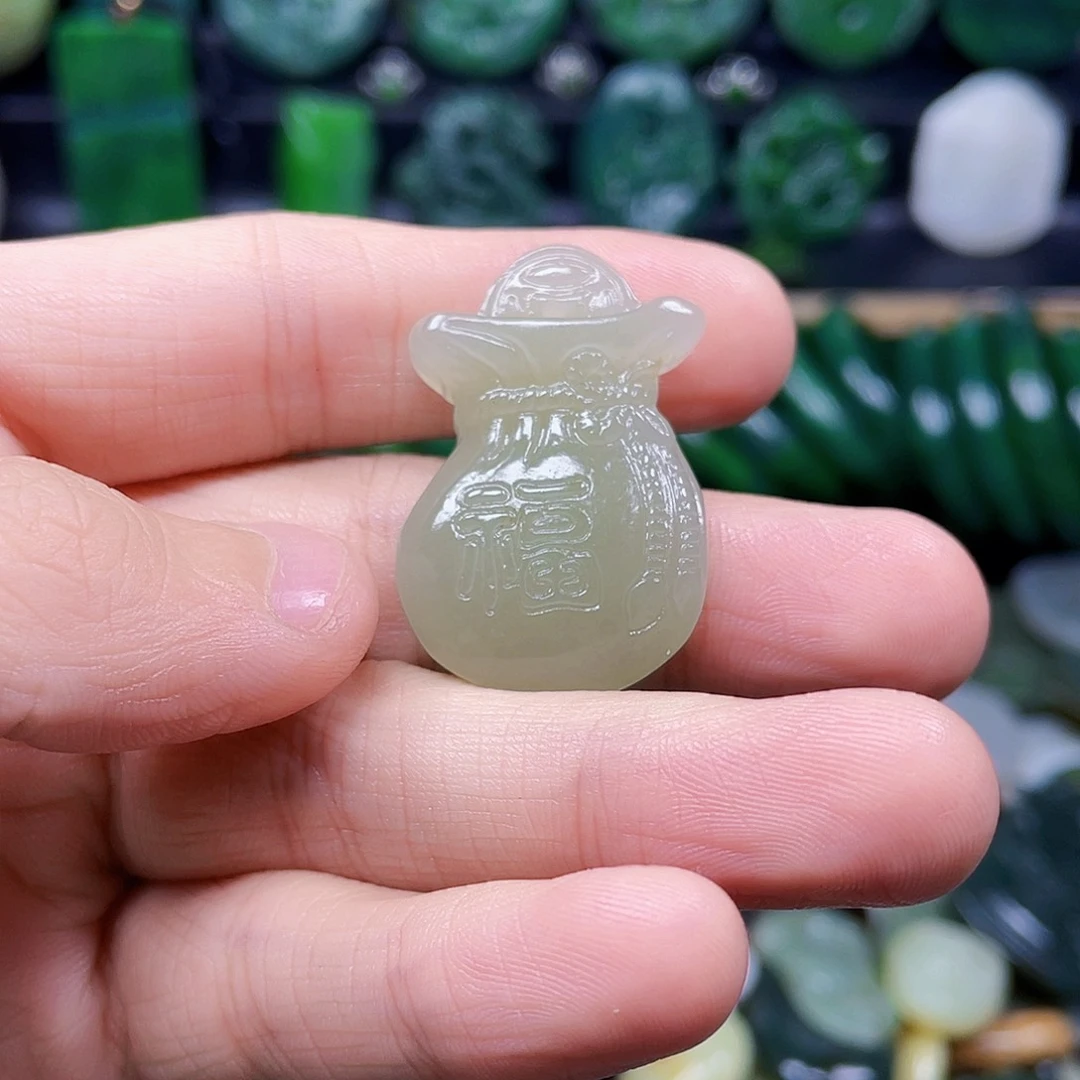 和田玉未镶嵌珠宝半成品