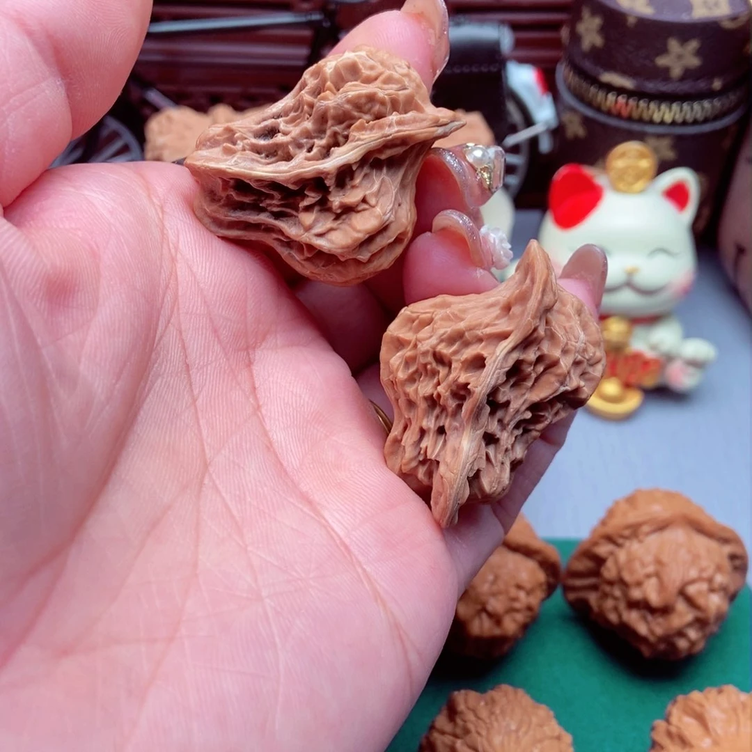 文玩核桃吊坠喜上眉梢（鸟）