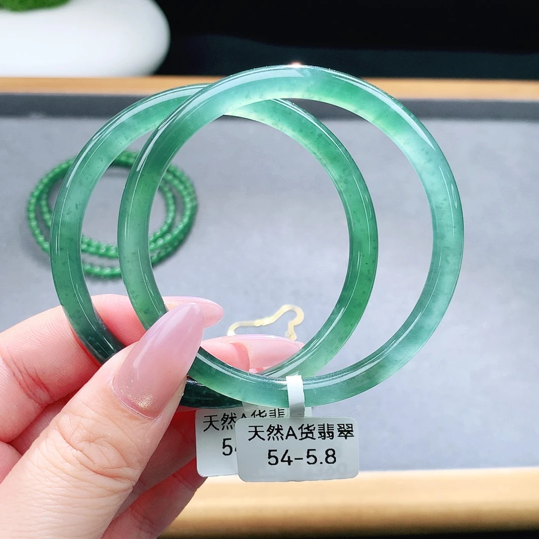 未镶嵌手镯（圆镯）翡翠